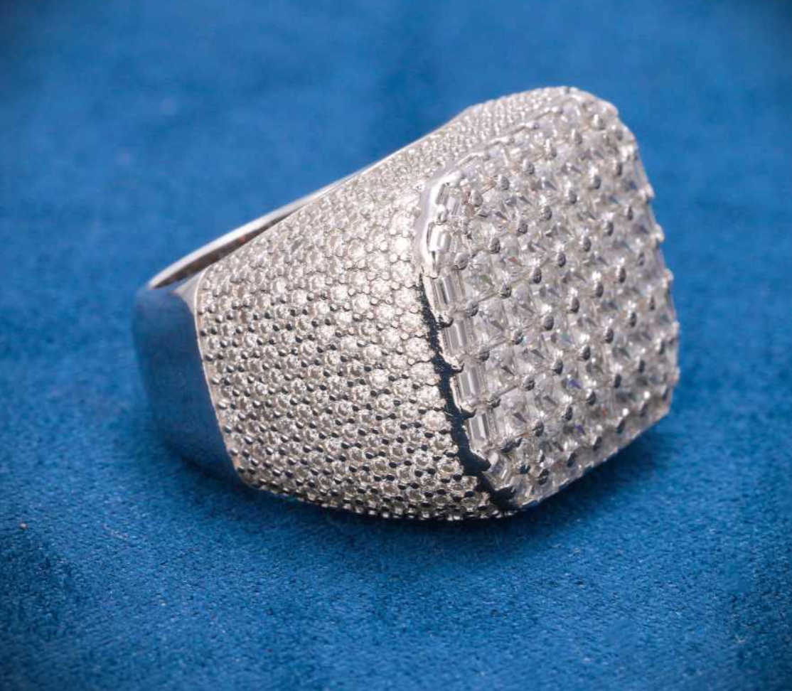 Moissanite Pinky Ring Galnuv